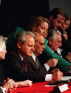26 novembre 1995: la firma degli accordi di Dayton mette fine alla guerra in Bosnia