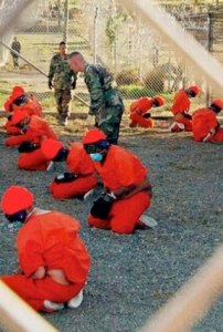 Guantanamo: l’alimentazione forzata dei detenuti in sciopero della fame 'put on screen'