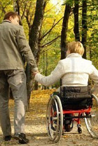Il convivente more uxorio ha diritto ai permessi per assistere il compagno affetto da handicap?
